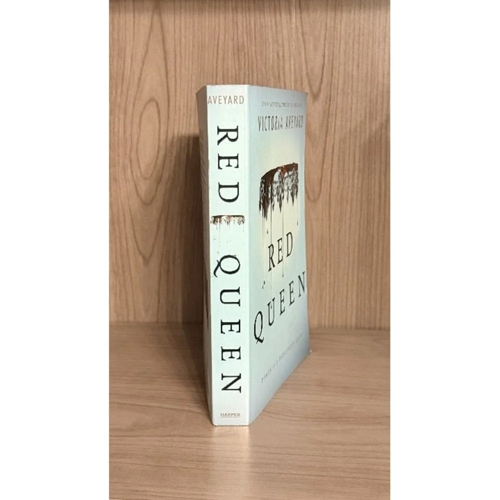 Red Queen *HAND SIGNED* by Victoria Aveyard